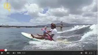 夏威夷冲浪女孩